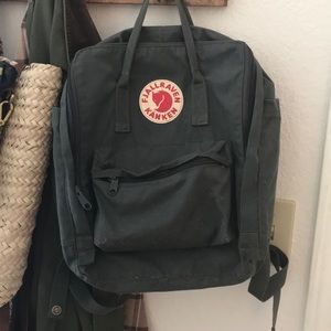 Charcoal Fjal Raven Classic Backpack